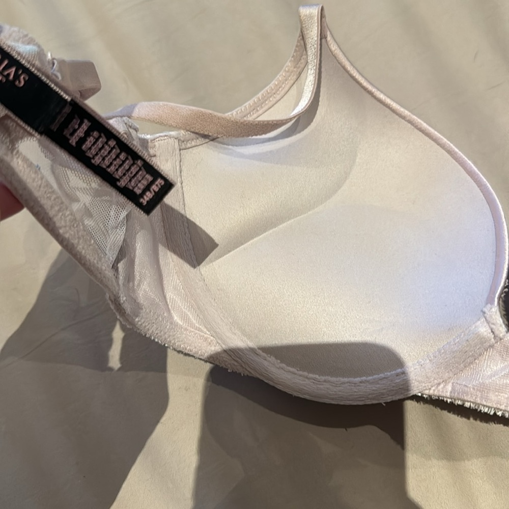 Victoria’s Secret bra - Picture 3 of 5